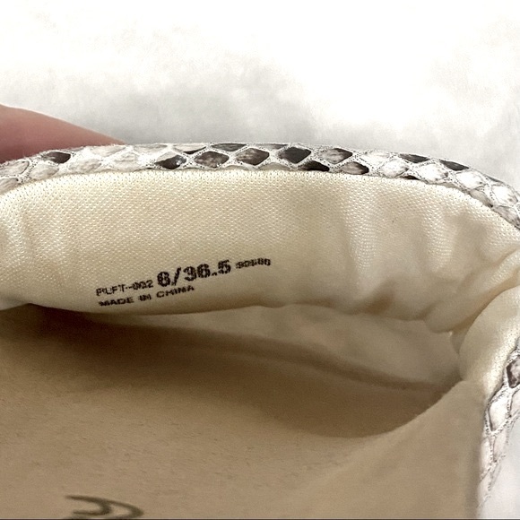 Dirty Laundry size 6 wedge slip on snake print wedge sandal 💕 NWOT - Picture 4 of 5